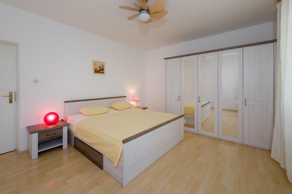 Garden Apartment Kaštela Habitación foto